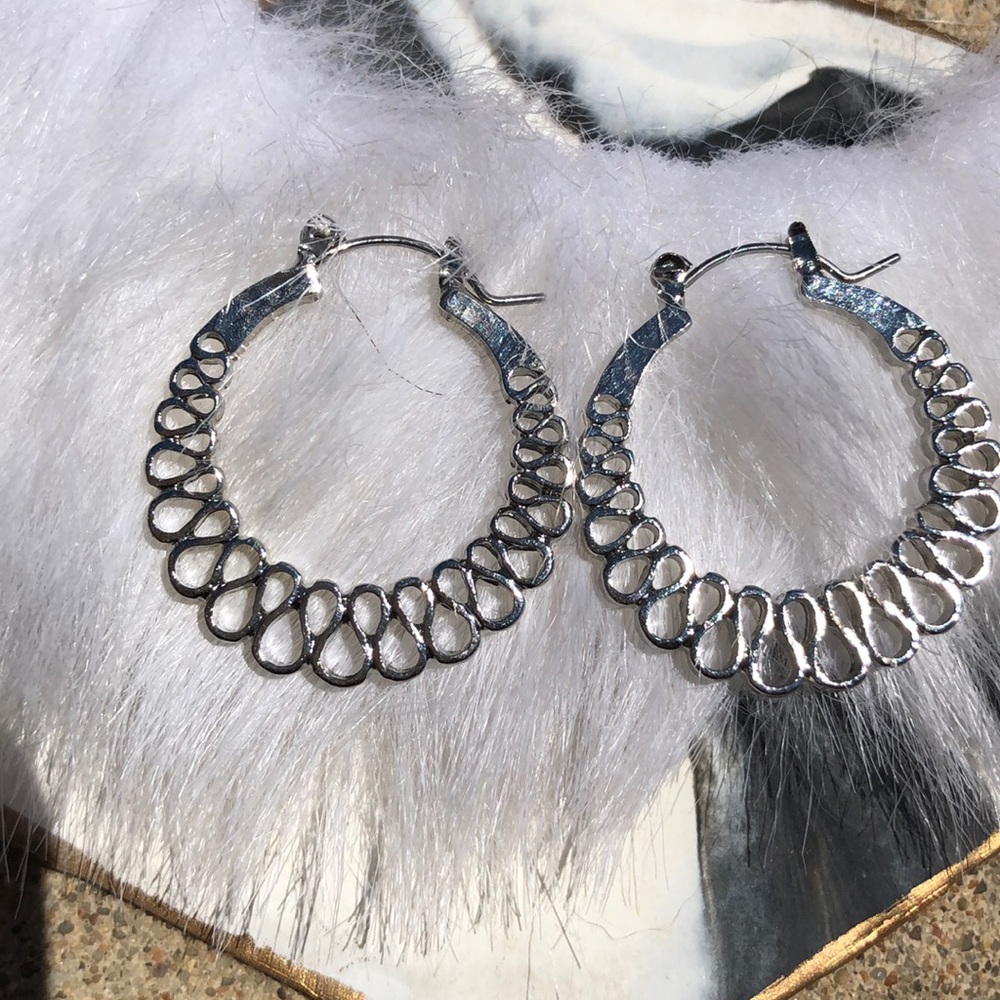 LAST PAIR!🛑Silver hoop earrings✨